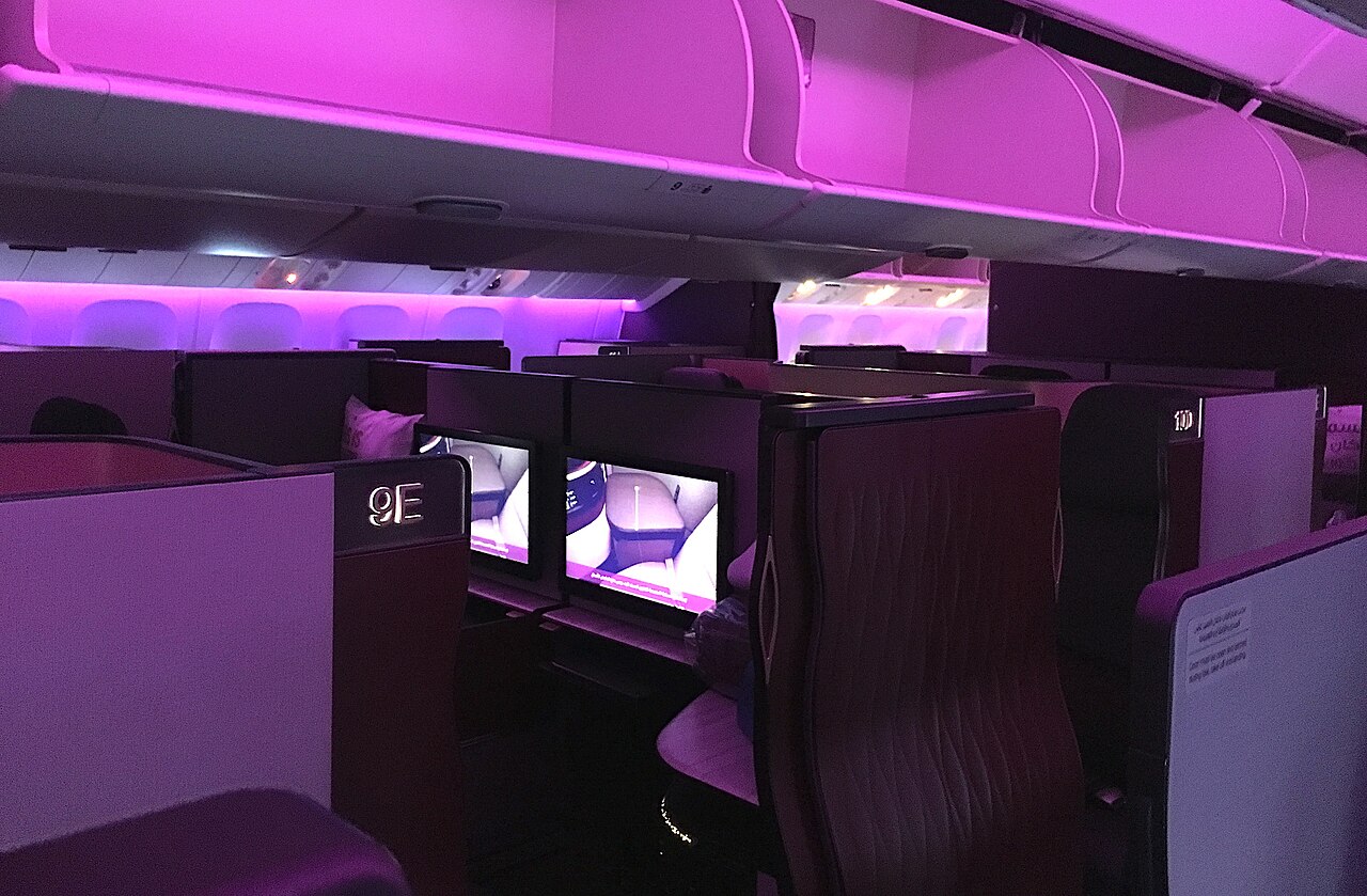 Assentos de uma cabine executiva Qatar Airways, em fotografia de referência